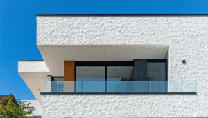 La façade d’une maison ne se limite pas à sa simple structure : elle est le reflet de son identité, de son style et de sa qualité. En 2025, choisir le crépi extérieur qui habillera vos murs revient à pencher […]