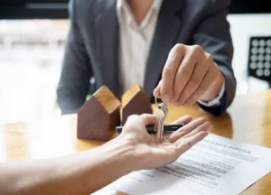 Vous êtes sur le point de réaliser l'achat de votre vie, votre nouveau nid douillet qui vous accompagnera pendant de nombreuses années. Mais attention, derrière les belles façades et les promesses des vendeurs, se cachent parfois de véritables pièges : […]